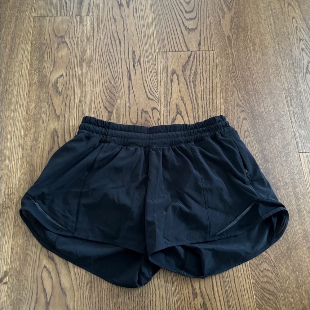 Lululemon hotty hot short size 6 TALL 2.5’